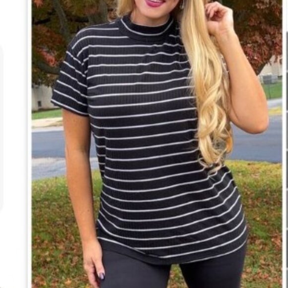 LuLaRoe Brand NWT Women's 2XL Black & White Striped Ribbed Mock Neck Top - Picture 1 of 5
